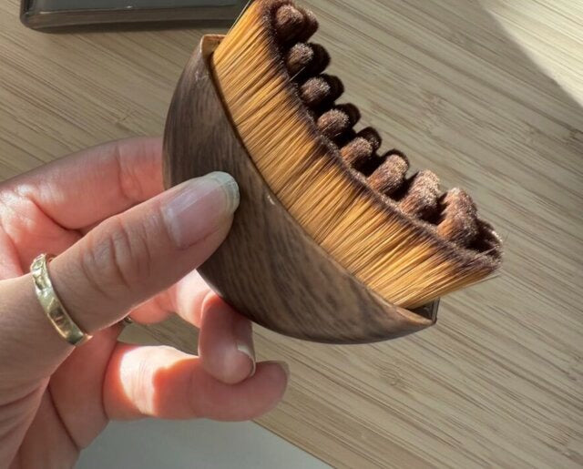 LymfBrush™ - Skonsam stimulans för ett friskare lymfsystem